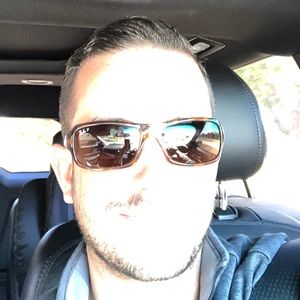 Meet your Posher, Adam